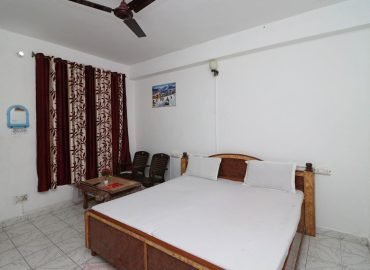 SPOT ON 36527 Hotel Gipsy King