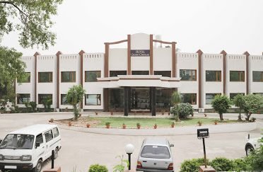 Treebo Grand Chinaar – hotel in baddi
