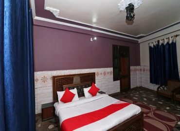 OYO 40202 Moksha Hotel