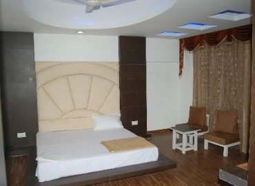 Hotel Paonta Valley