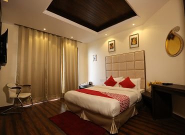 OYO 14170 Kufri Star Inn