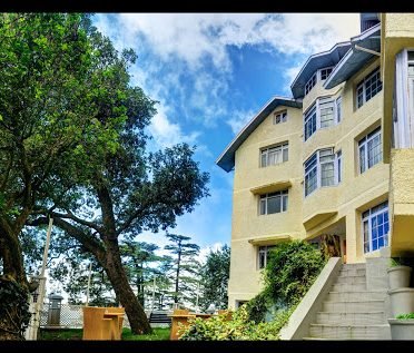 Summit Le Royal Hotel