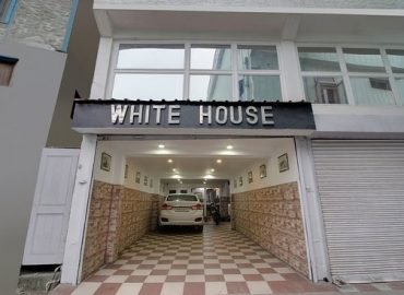 OYO 26837 Hotel White House